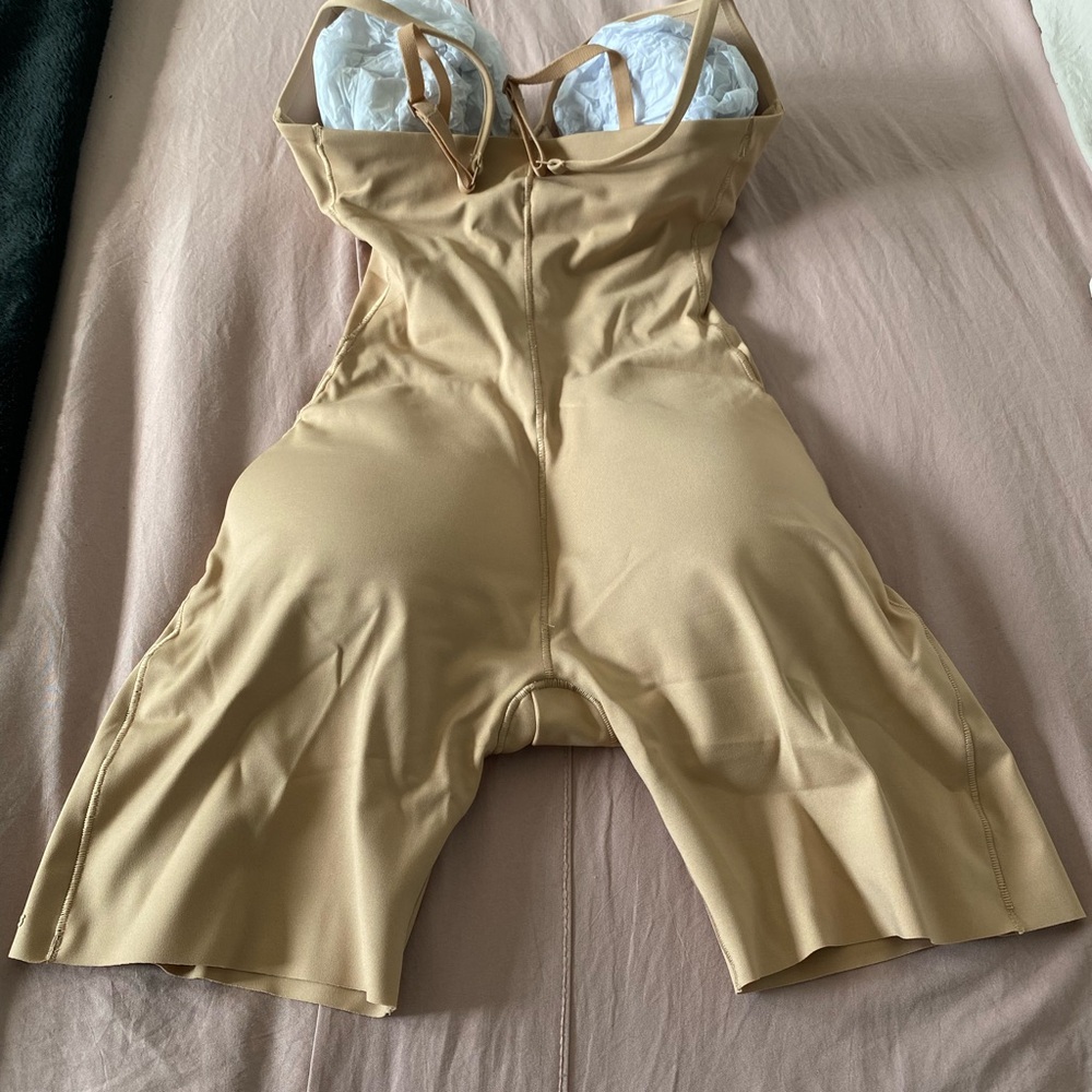 SKIMS Beige Shapewear Bodysuit - Picture 3 of 11